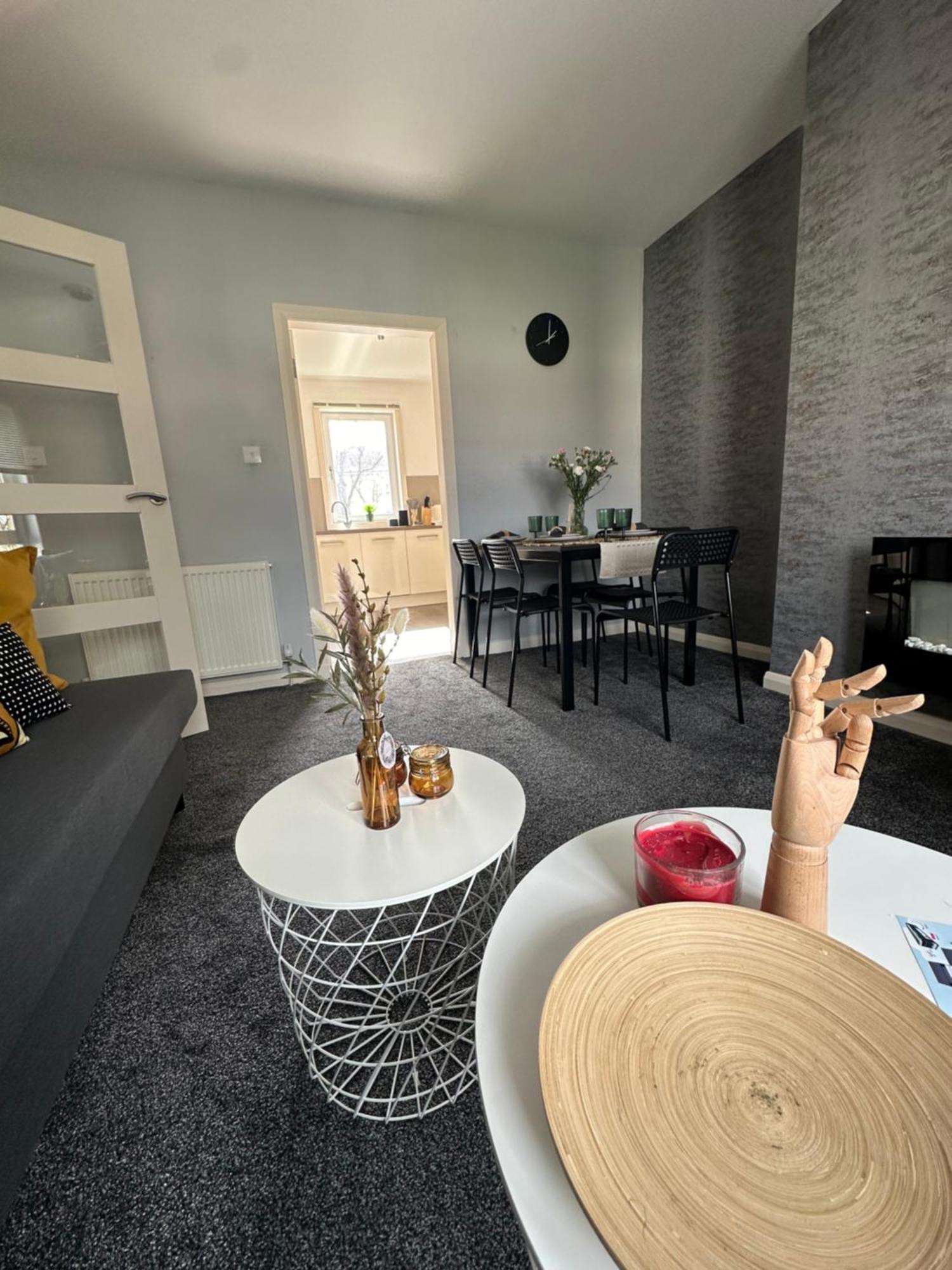 Glasgow Modern Style Home , Separate Entrance Ngoại thất bức ảnh