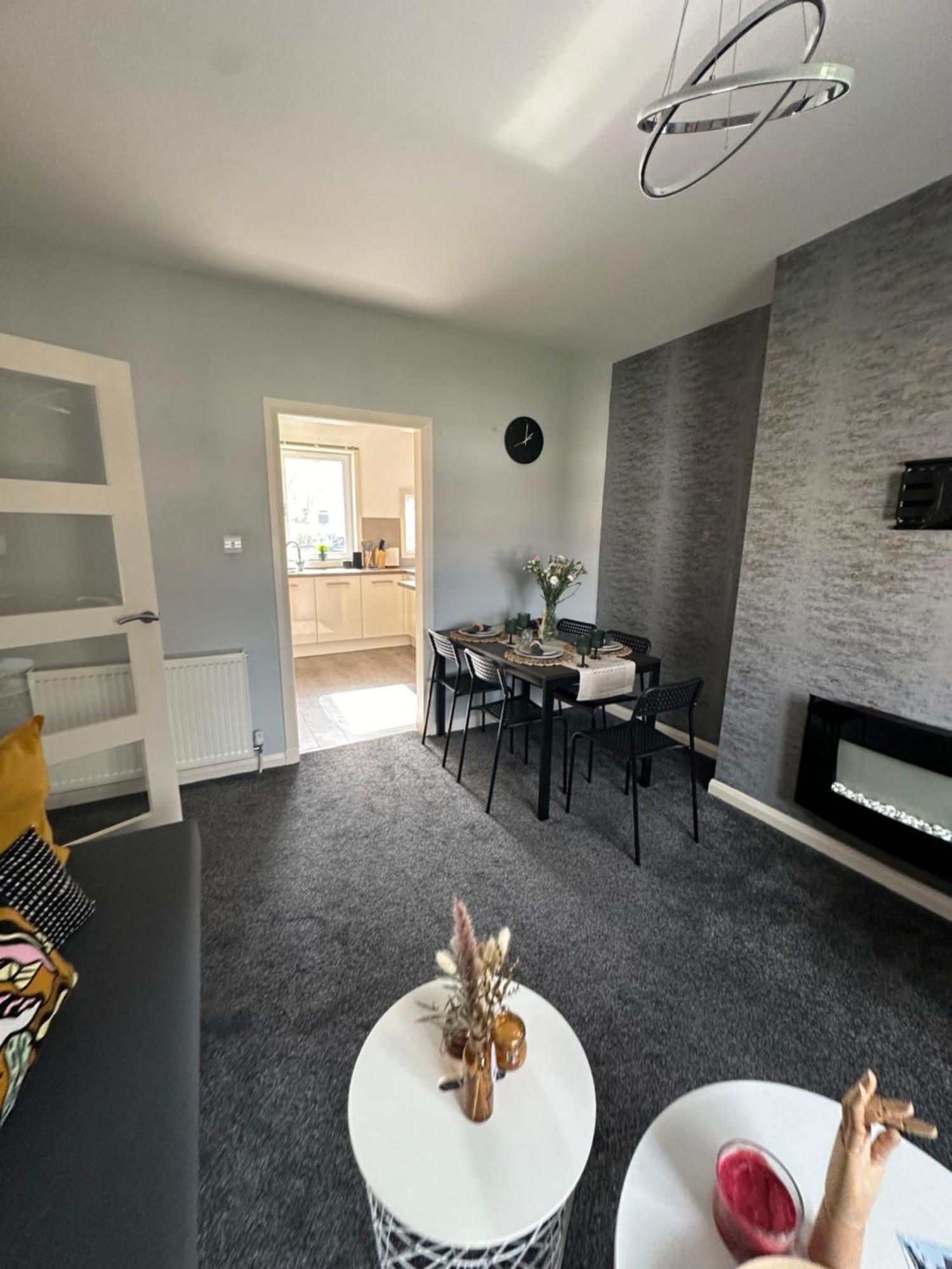 Glasgow Modern Style Home , Separate Entrance Ngoại thất bức ảnh