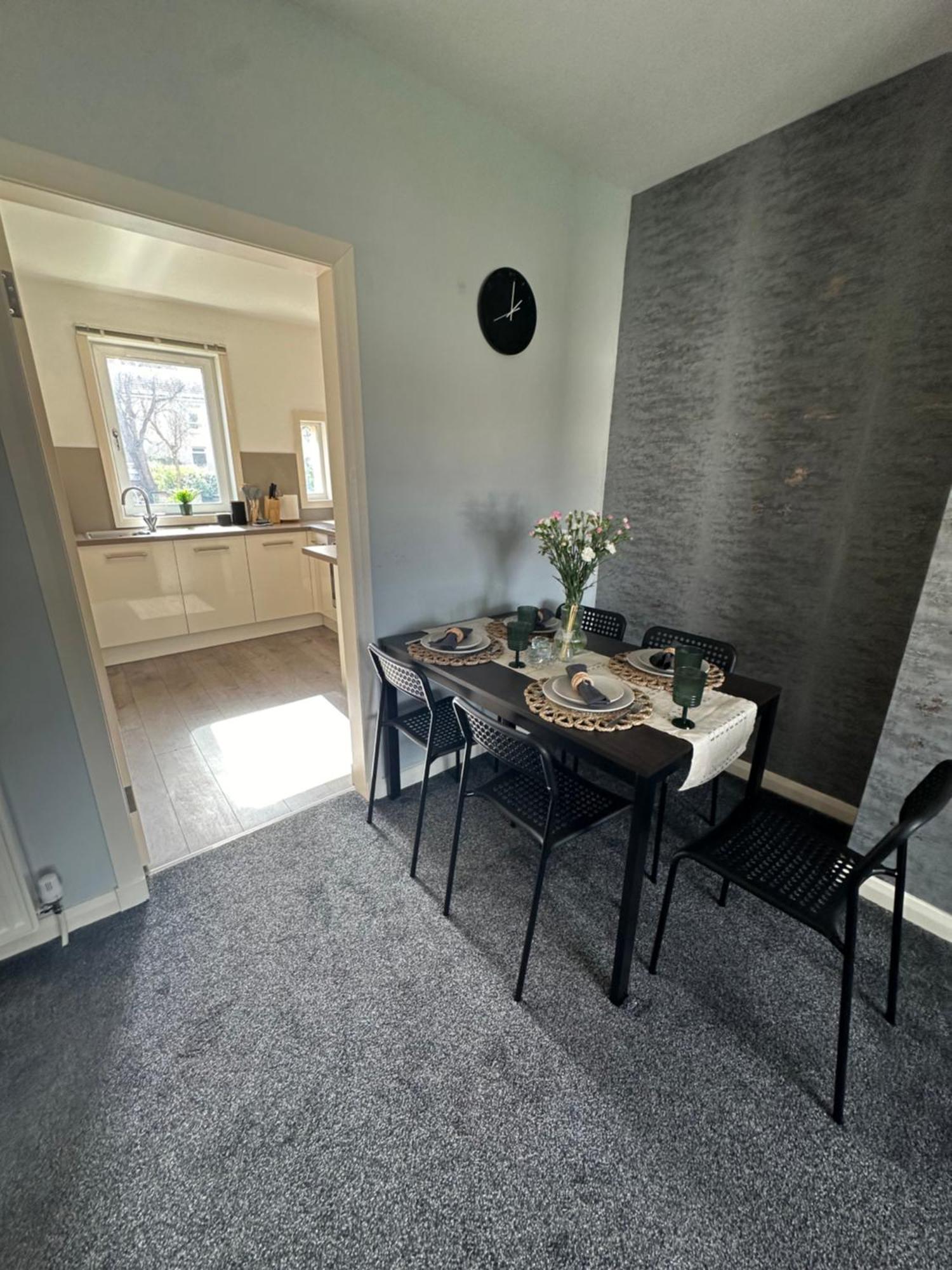 Glasgow Modern Style Home , Separate Entrance Ngoại thất bức ảnh